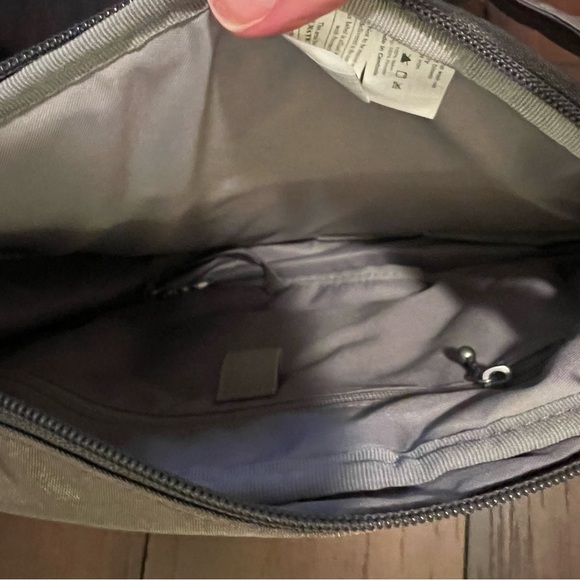 Bagallini Sling Bag - Picture 4 of 8